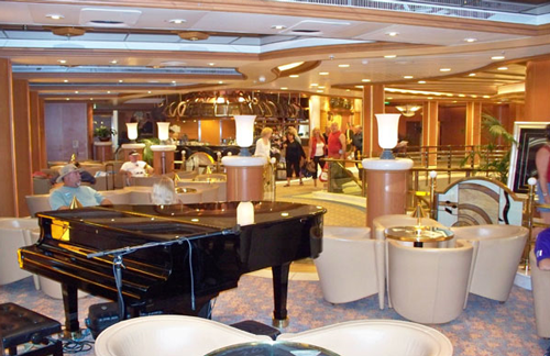 caribbean princess круизный лайнер - интерьер
